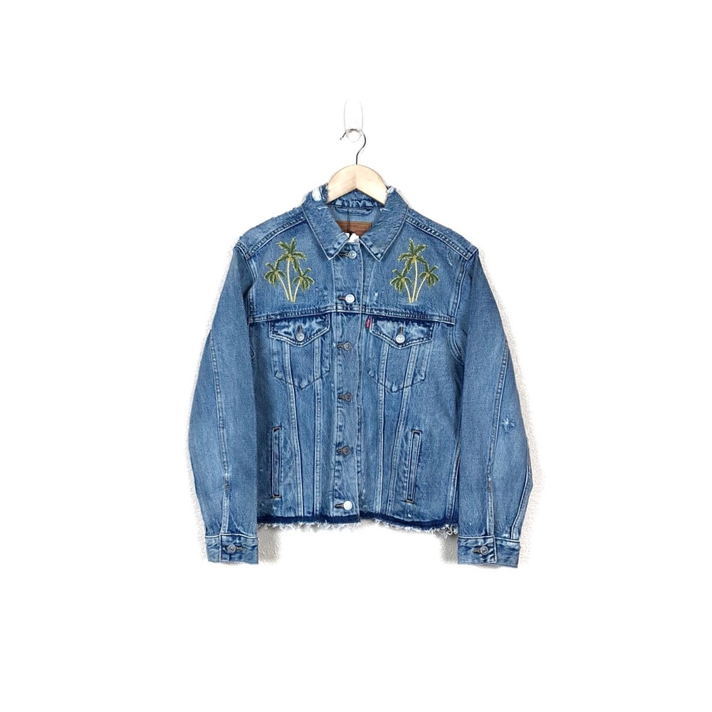 levi’s • palm embroidered medium wash denim jacket